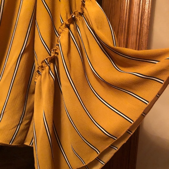 🍒3/30$.Lavender Field Striped Bell Sleeve Knot Front Blouse size M - Picture 3 of 5